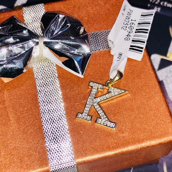10k REAL gold REAL DIAMOND K initial pendant charm - Picture 5 of 12